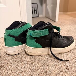 Nike Air Black and Green Sneakers woman’s